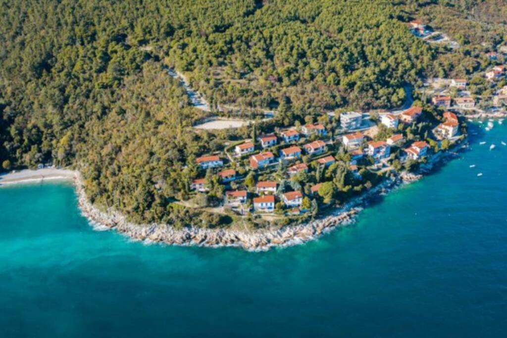 Apartment By The Sea- Santa Marina Raša المظهر الخارجي الصورة